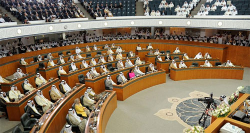 El emir de Kuwait disuelve el Parlamento El emir de Kuwait disuelve el Parlamento